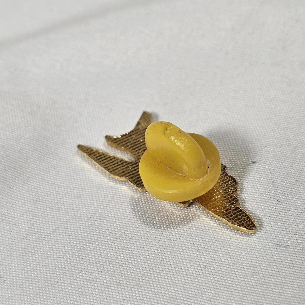 Vintage US Air Force KC-135 Stratotanker Military Aviation Hat Lapel Pin - Picture 3 of 5